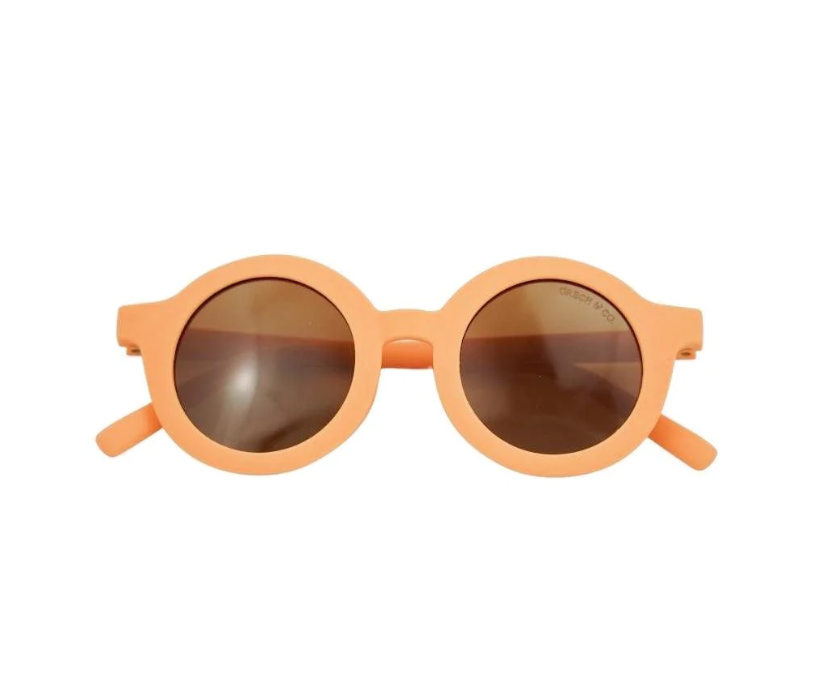 Óculos de sol infantis salmão com lentes castanhas e armação redonda