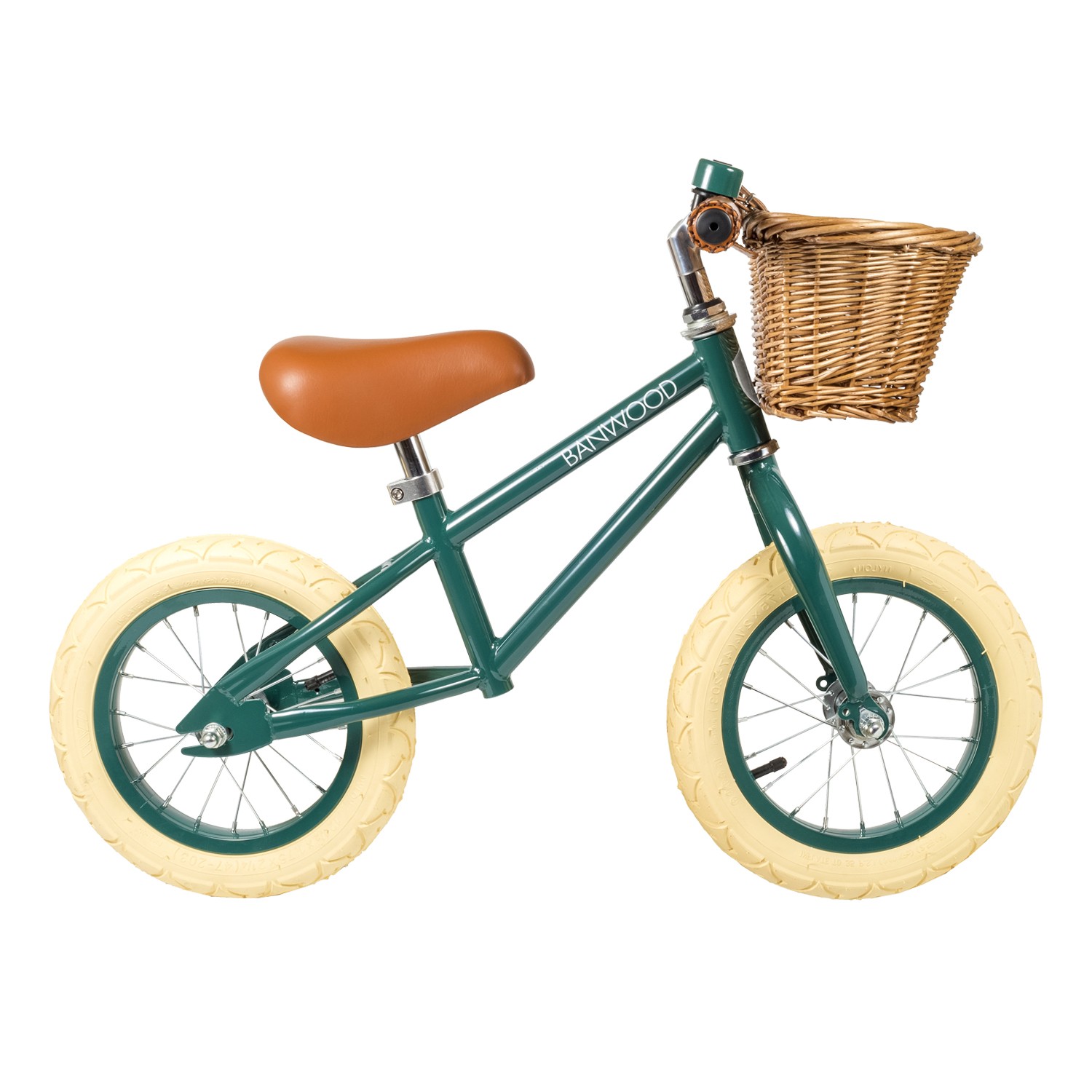 Bicicleta infantil verde com selim castanho, pneus creme e cesto de vime na frente