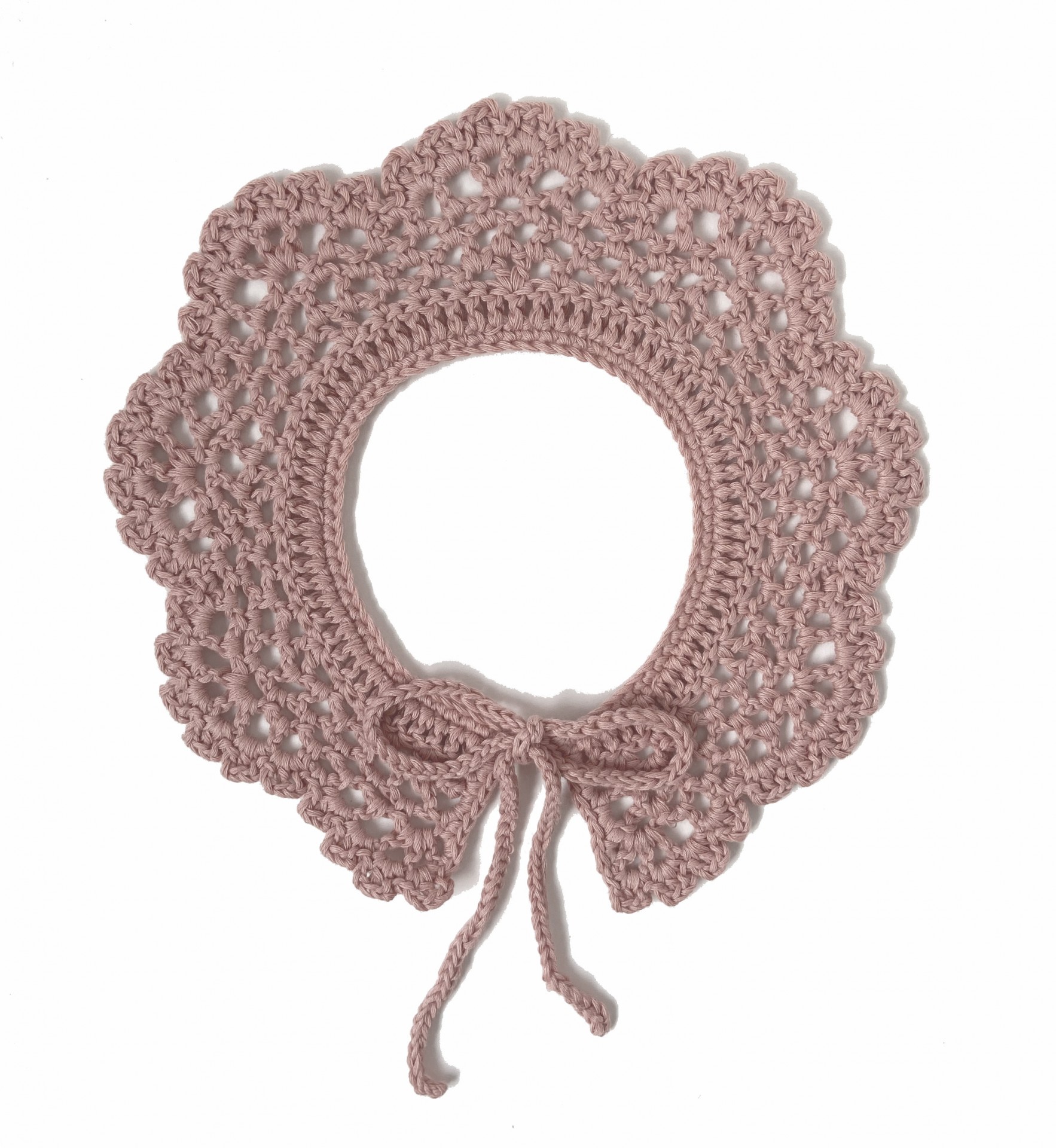 Gola de croché rosa claro com padrão texturizado e laço