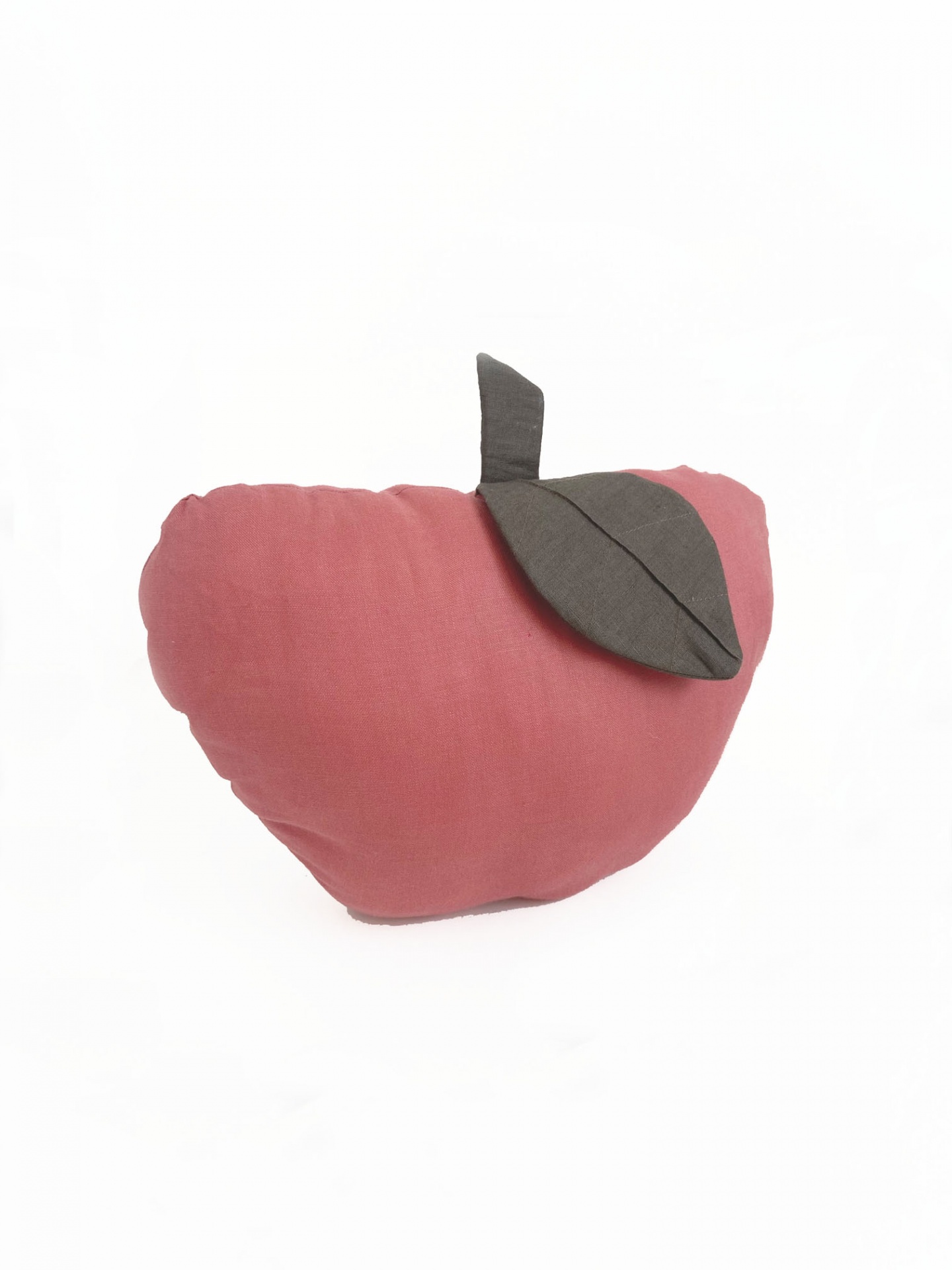Almofada decorativa em forma de maçã rosa com folha castanha