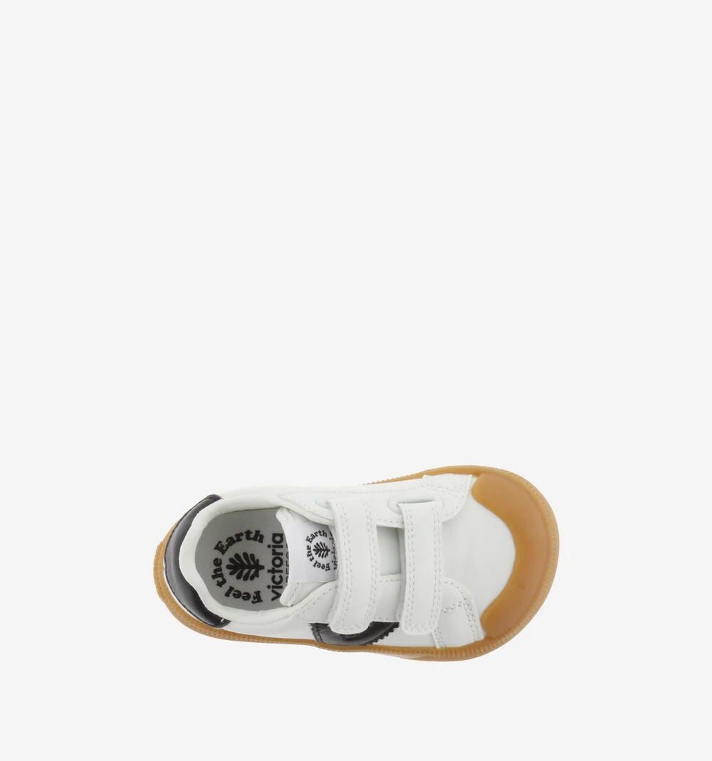 Tênis infantil branco com velcro e sola castanha