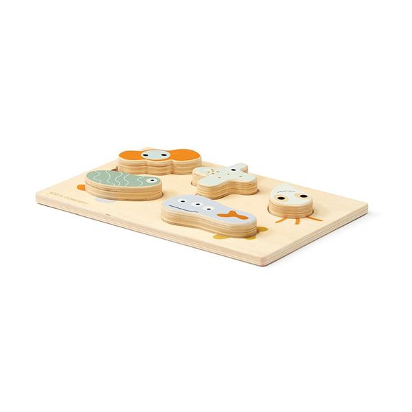 Quebra-cabeça de madeira com figuras de animais marinhos em várias cores