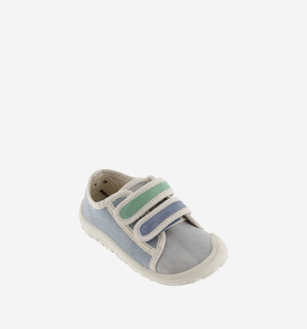 Tênis infantil azul claro e cinza com velcros verde e azul