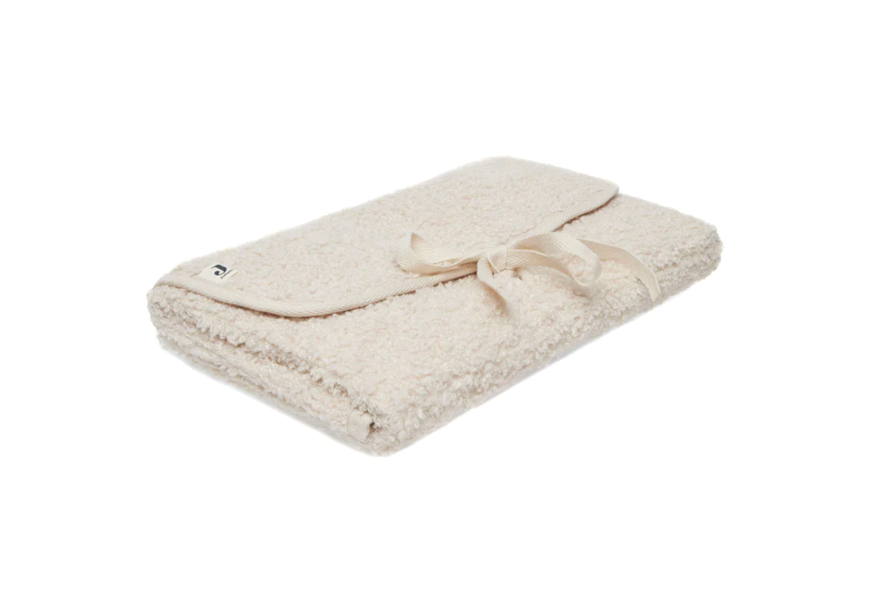 Manta felpuda creme com fita de cetim para amarrar