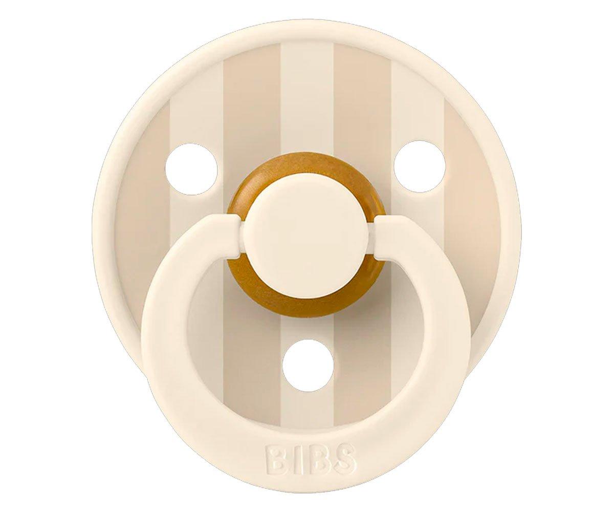 Chupeta BIBS bege claro e branco com anel e orifícios de ventilação