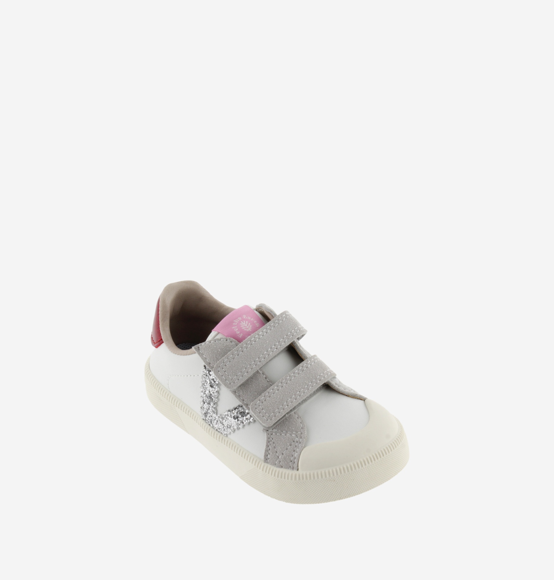 Tênis infantil branco com velcro cinzento e detalhes rosa e glitter prata.
