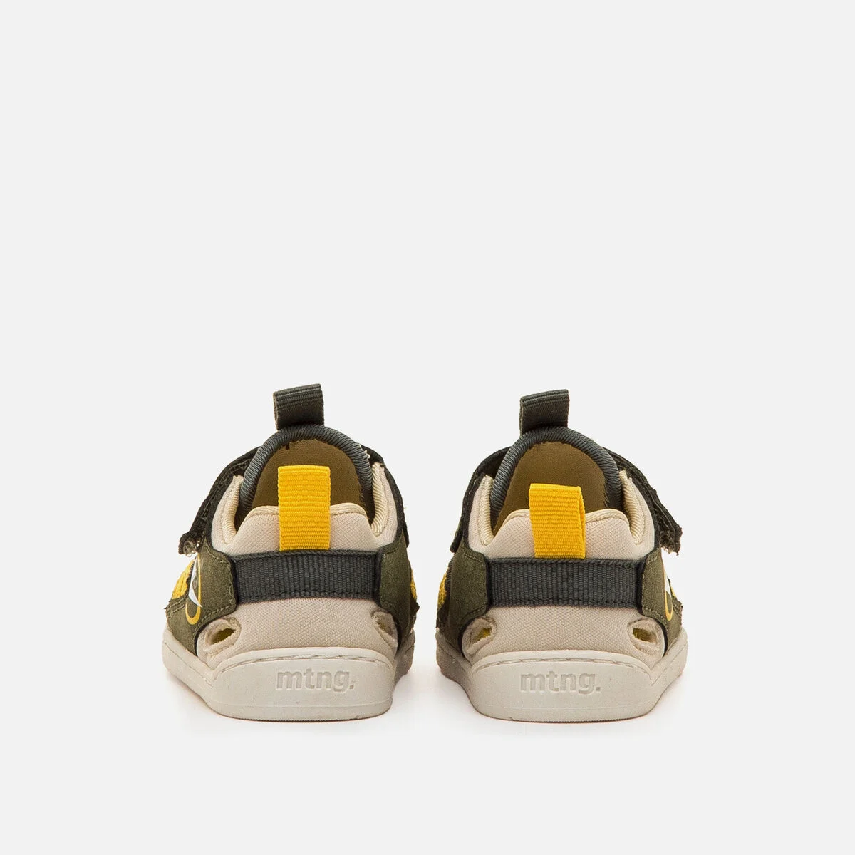 Ténis infantis mtng bege, verde e amarelo vistos de trás