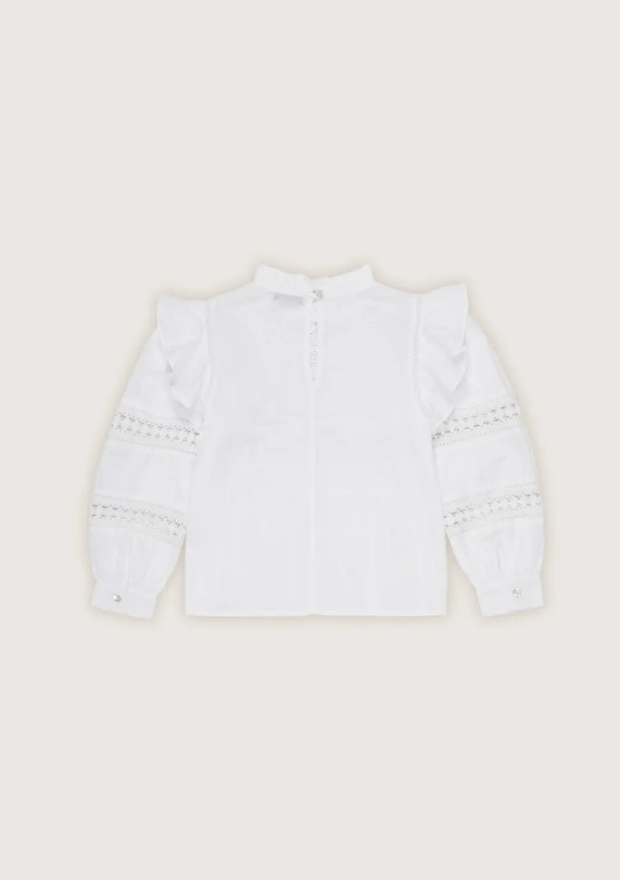 Blusa branca de manga comprida com folhos e detalhes em renda