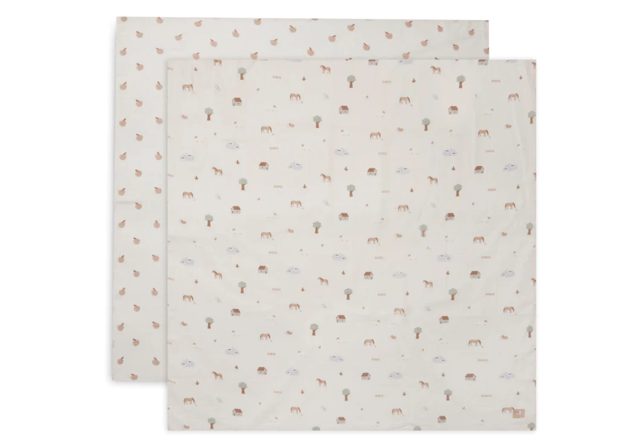 Lençóis bege claro com padrão de animais e árvores