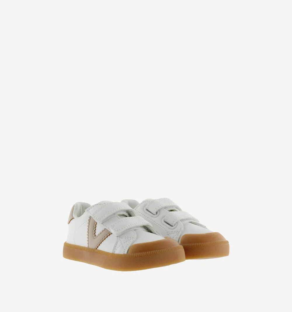 Sapatilhas infantis brancas com detalhes em bege e sola castanha