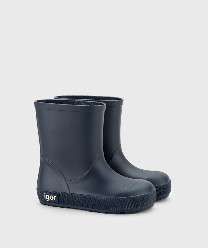 Par de botas de chuva pretas infantis em borracha com sola antiderrapante e logo Igor