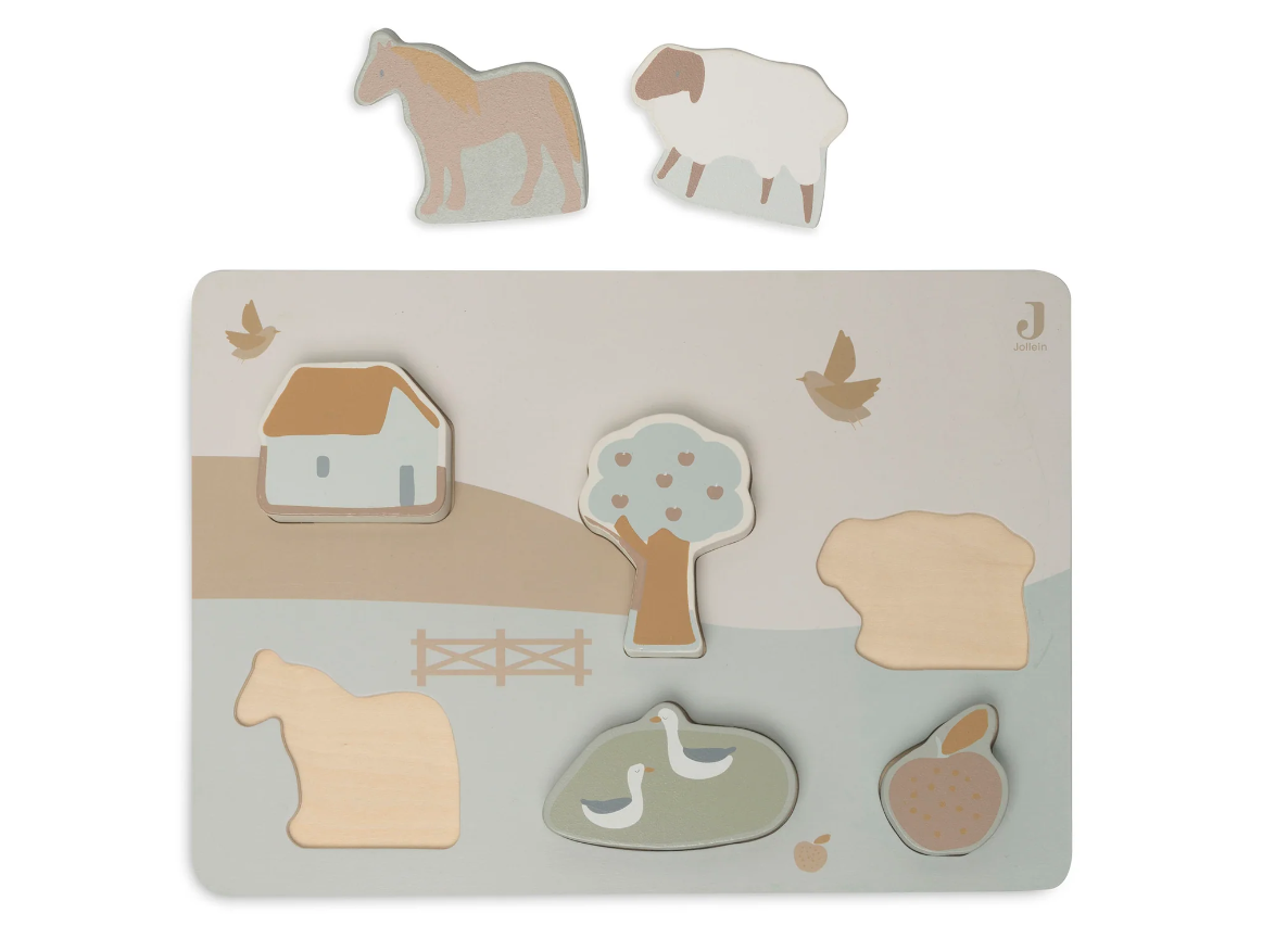 Tabuleiro de encaixe infantil em madeira com peças de animais, casa, árvore, lago e fruta