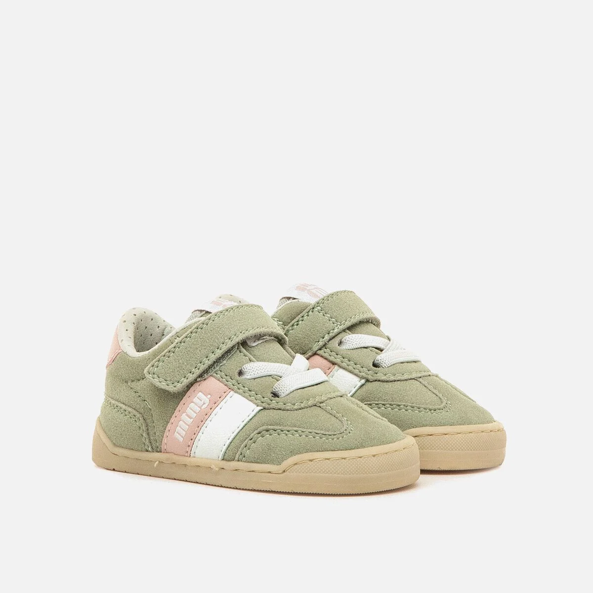 Sapatilhas infantis verdes com riscas rosa e branca