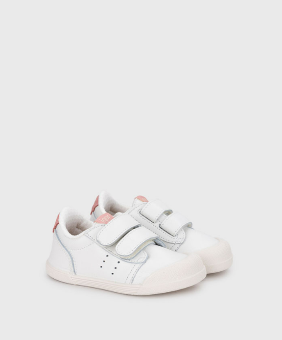 Sapatilhas brancas para criança com fecho de velcro e detalhes rosa