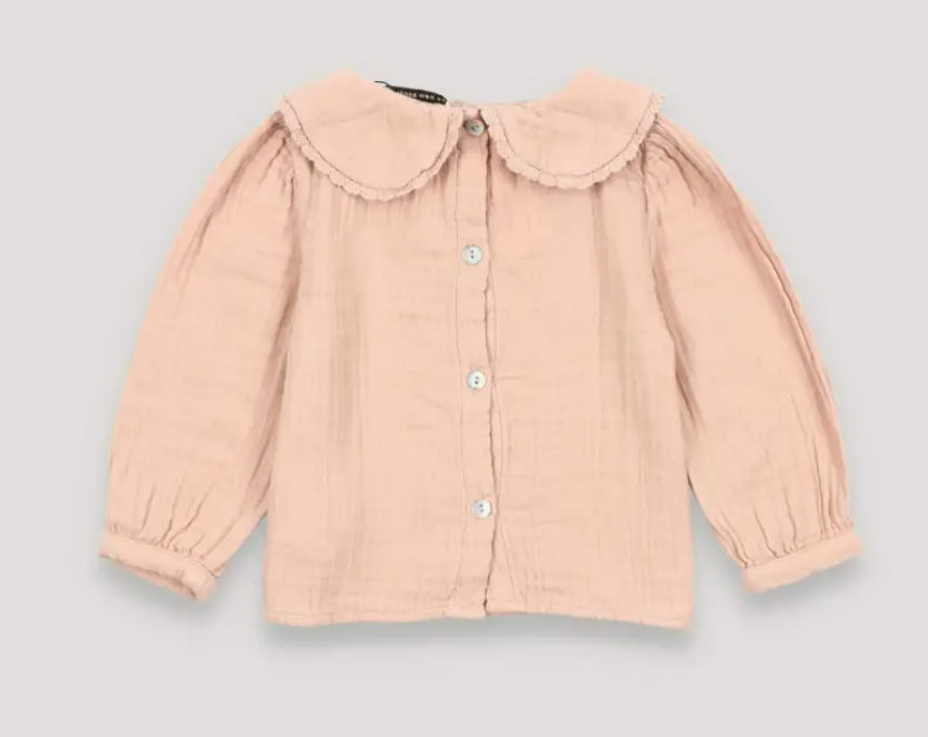 Blusa infantil rosa claro com botões e gola grande
