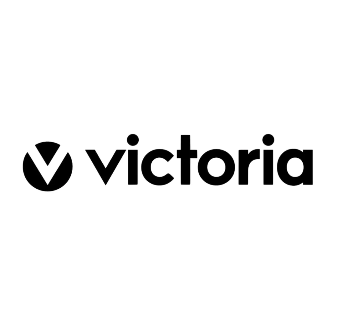 Logótipo Victoria preto e branco com seta e texto