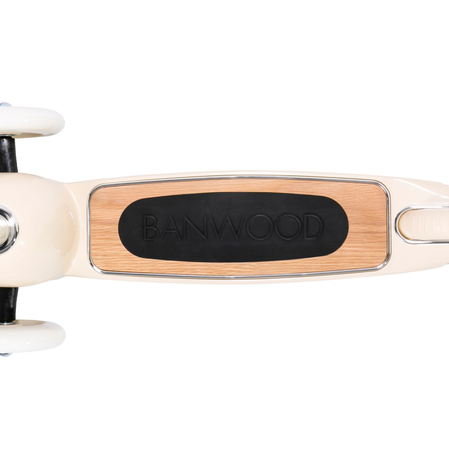 Patinete detalhado com logotipo BANWOOD na base de madeira e painel antiderrapante preto