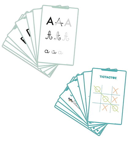 Conjuntos de cartas com tipos de letra e jogo TIC TAC TOE em papel