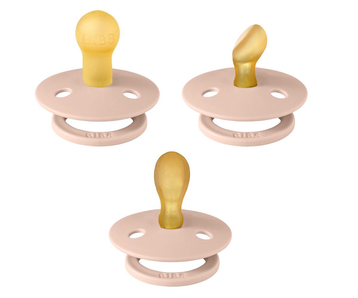 Três chuchas de silicone beje com tetina âmbar em diferentes formatos