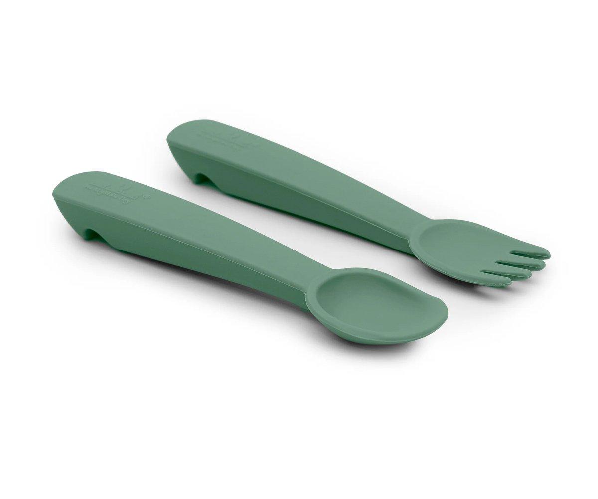 Talheres infantis de plástico verde, colher e garfo, cabo largo