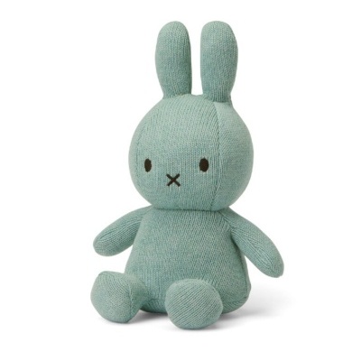 Pelúcia de coelho verde-água em tecido tricotado