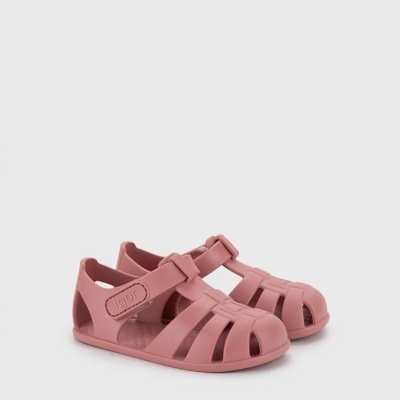 Sandálias cor de rosa para criança em material plástico com fecho de velcro