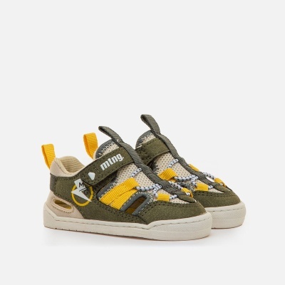 Sapatilhas infantis verdes e amarelas com detalhe em beige e velcro mtng.