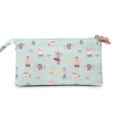 Estojo azul claro com padrão de animais e casinhas, fecho com puxador de cão.