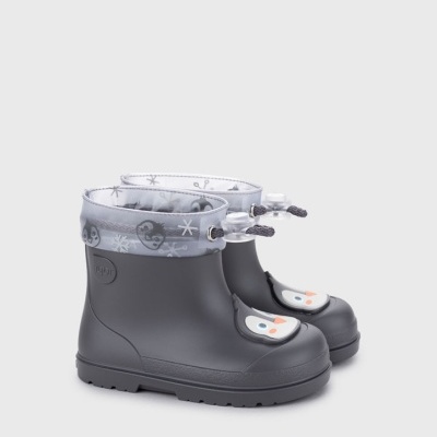 Botas de chuva cinza escuro com punho estampado de pinguins e flocos de neve