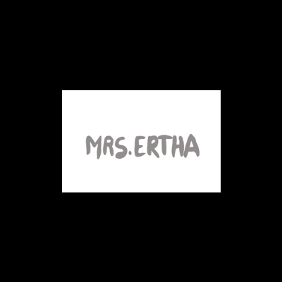 Texto 'MRS. ERTHA' em letra cinzenta manuscrita