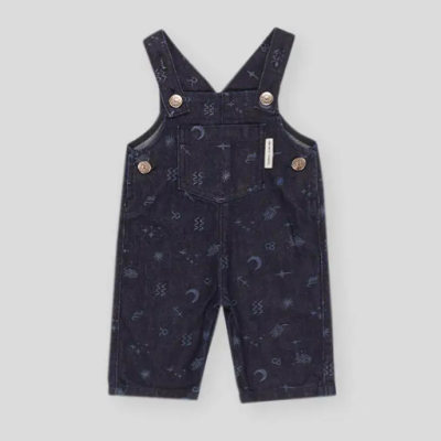 Macacão infantil azul escuro com padrão e botões metálicos