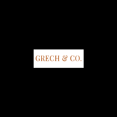 Logotipo da marca GRECH & CO. em letra castanha serifada sobre fundo branco