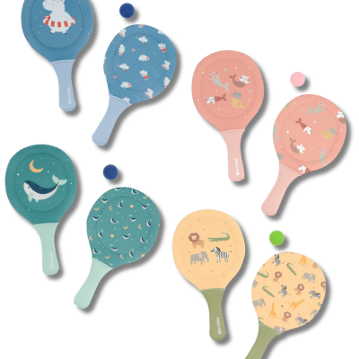 Raquetes de praia infantis coloridas com desenhos de animais e bolas coloridas
