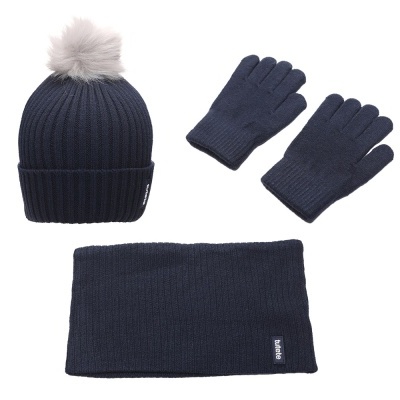 Conjunto de inverno azul escuro com gorro, luvas e cachecol
