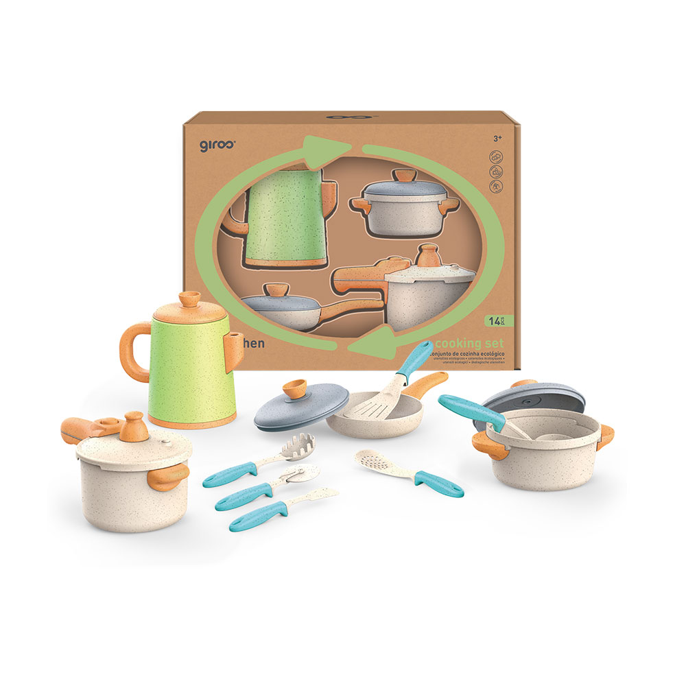 Set de Chá 14 peças Bio Plastic G157211 +3 anos Eco Giros Conjunto de utensílios de cozinha para crianças em verde, azul claro e bege com detalhes em madeira clara, com embalagem de caixa castanha com janela transparente.