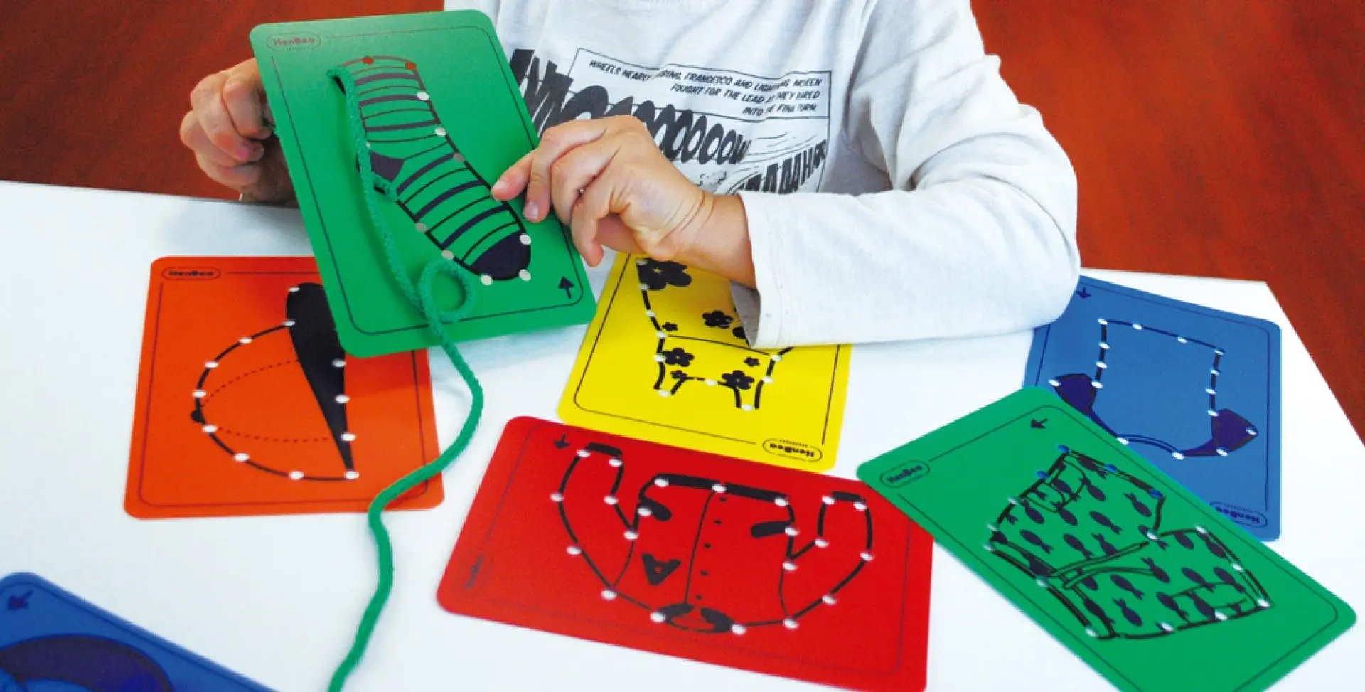 Jogo Manipulativo - Roupa Para Enfiamentos 20pcs 740 Jogo Manipulativo - Roupa Para Enfiamentos 20pcs 740