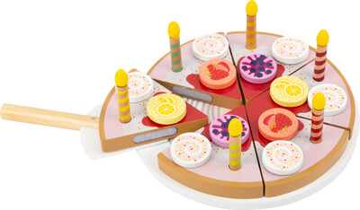 Brinquedo de pizza em madeira com velas coloridas e frutas falsas.