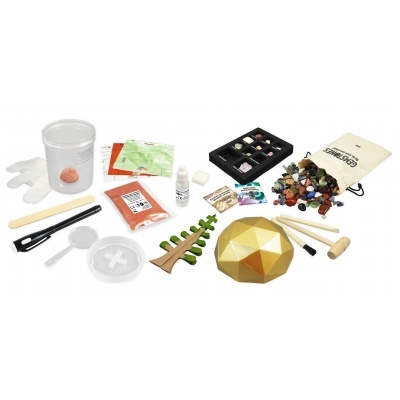 Kit de atividades científicas com ferramentas, pedras coloridas e moldes em diferentes formatos