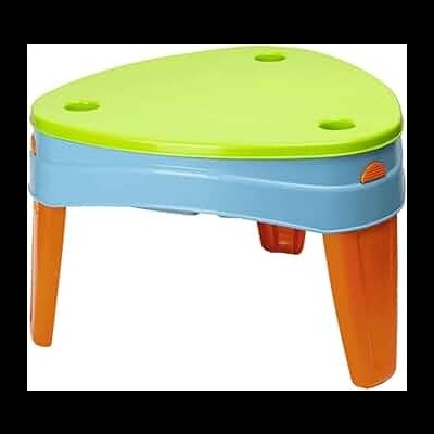 mesa infantil triangular verde azul e laranja em plástico