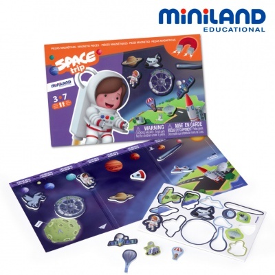 Kit educativo magnético Space Trip com astronauta e planetas, da Miniland Educational