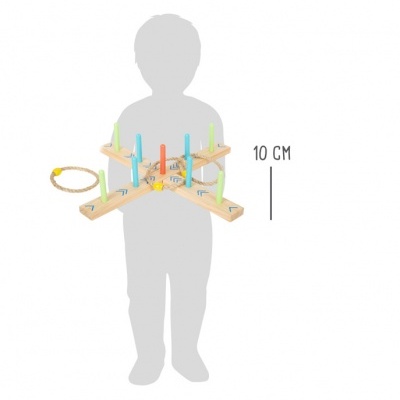 Jogo de lançamento de argolas em madeira com pinos coloridos e corda num fundo branco