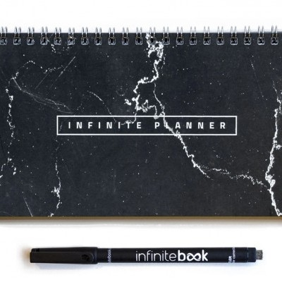 Planner em espiral preto marmoreado com texto e caneta preta