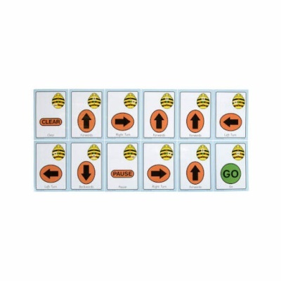 Cartões de jogo com setas e palavras em branco, laranja e preto.