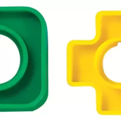 Peças plásticas coloridas para encaixe em formas geométricas.