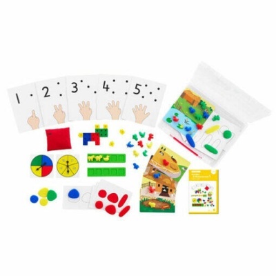 Conjunto educativo com cartas numeradas, peças coloridas e saco plástico