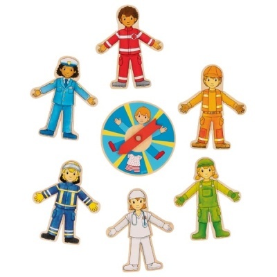 Peças de madeira com personagens vestidas para diferentes profissões e um spinner circular no centro.