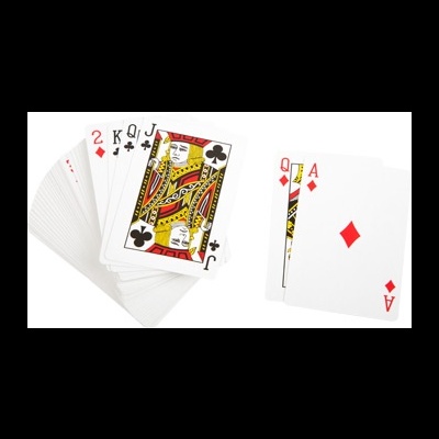 Conjunto de cartas de baralho padrão de papel com naipes vermelho e preto.