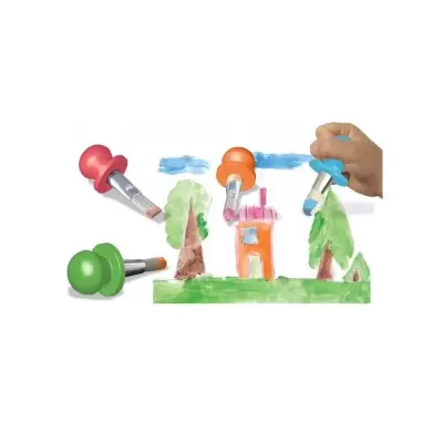 Carimbos de tinta coloridos a criar desenho infantil em papel branco