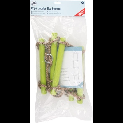Escada de corda infantil com degraus verdes embalada em saco plástico transparente