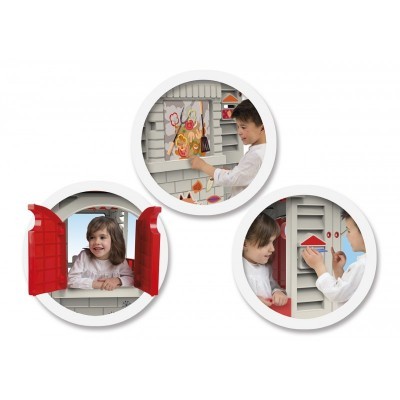 Janelas de brinquedo infantis com persianas cinzentas e janela com portas vermelhas abertas.